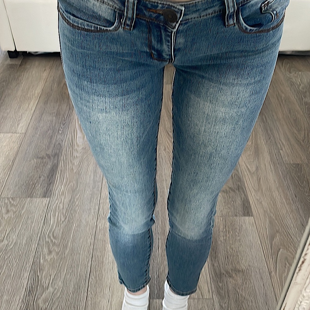*NEW* GUESS Skinny Jeans